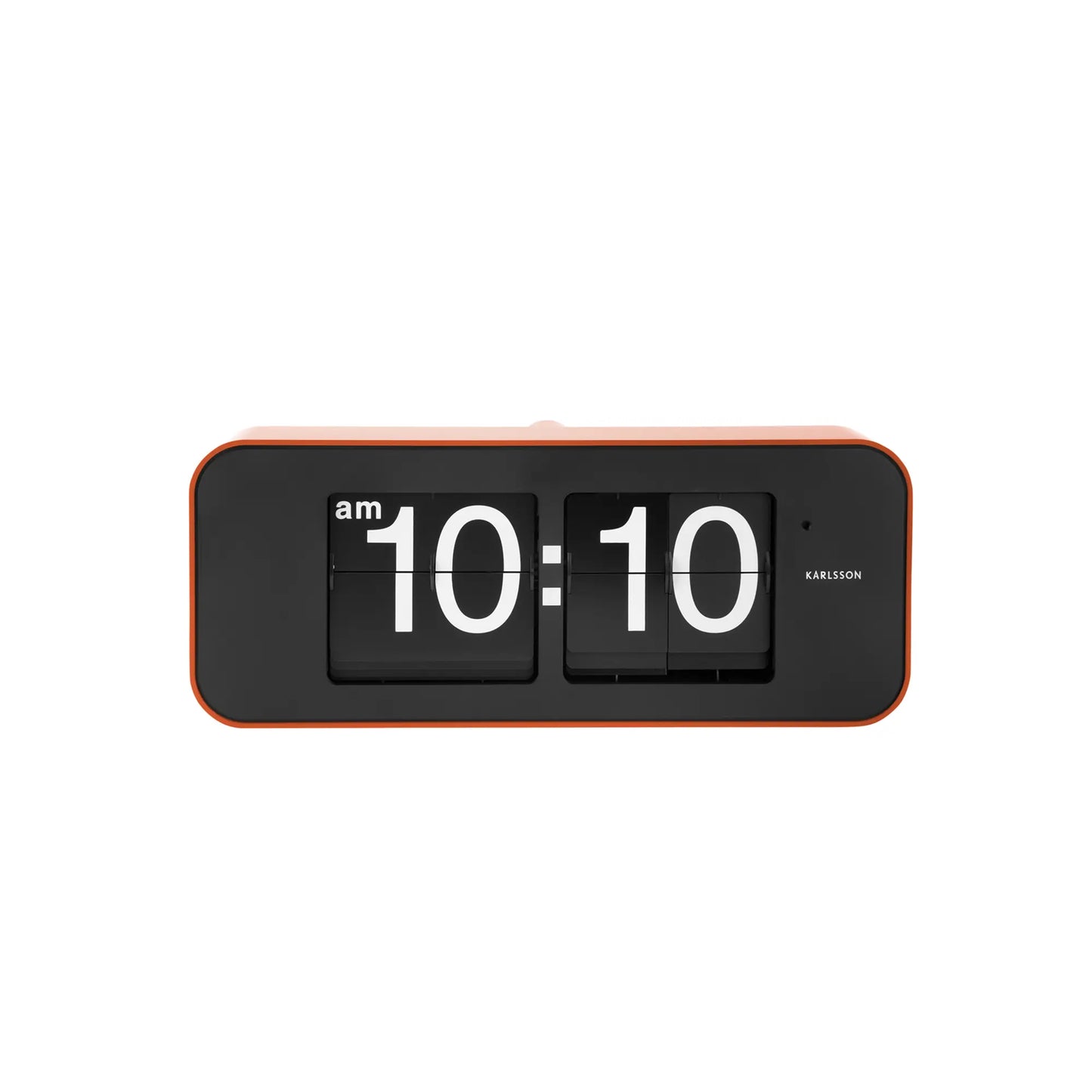 Karlsson Wide Flip-Wanduhr frontal, orange Rahmen, schwarze Klappzahlen 10:10