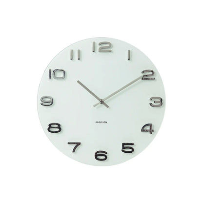 Runde Wanduhr mit weißem Ziffernblatt und arabischen Ziffern in dunkler Ausführung