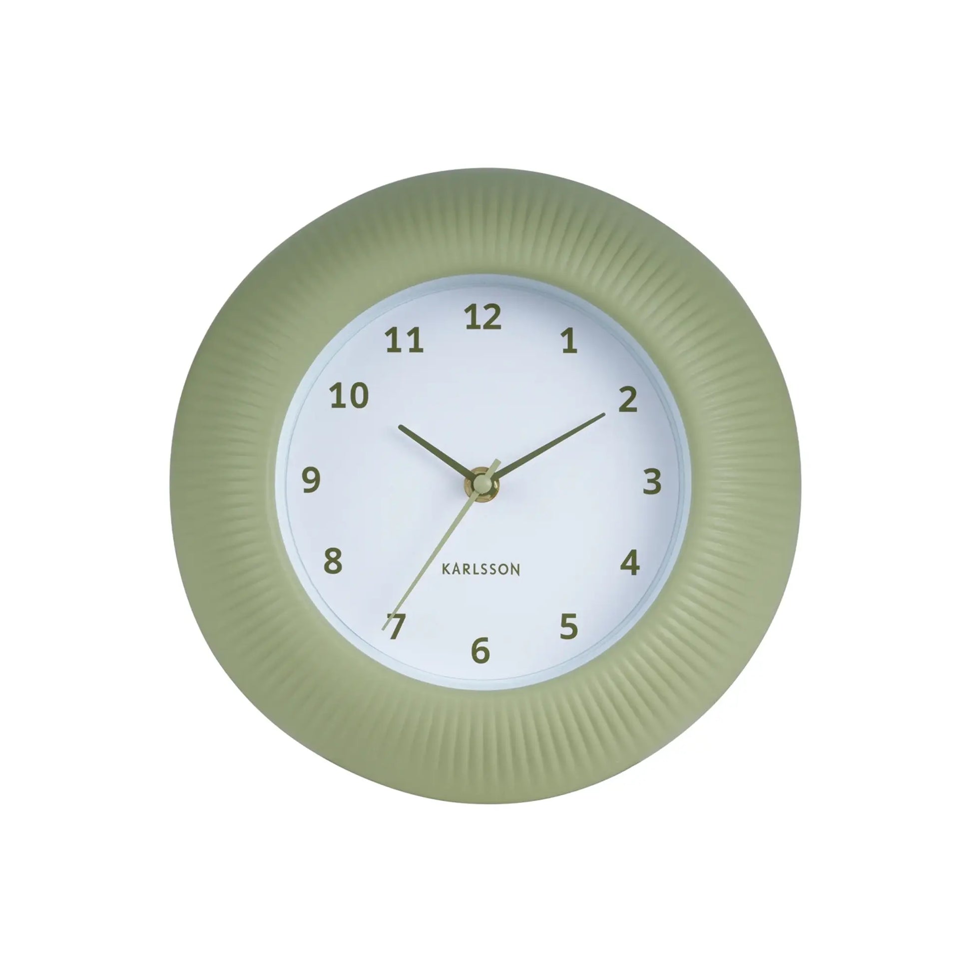Teeegrüne Wanduhr mit geripptem Außenrand und weißem Zifferblatt