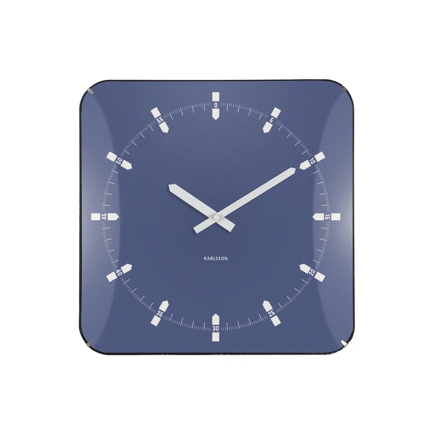 Vorderansicht quadratische Wanduhr mit marineblauem Ziffernblatt, weißen Zeigern und Skala