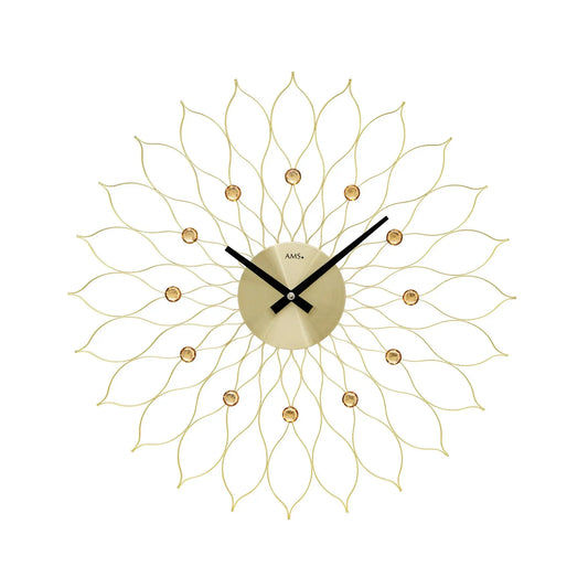 Wanduhr mit beigem Rundzifferblatt, schwarzen Zeigern, goldenen Strahlen und kleinen goldenen Punkten