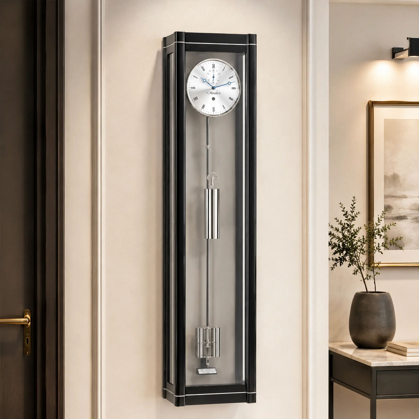 Reloj de pared con marco negro y gran cristal, esfera redonda