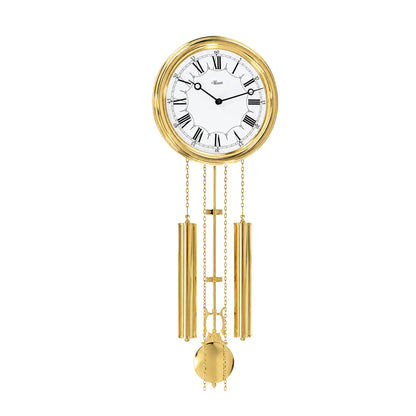 "Reloj de pared de latón con esfera redonda y péndulo de cadena dorado, números romanos"