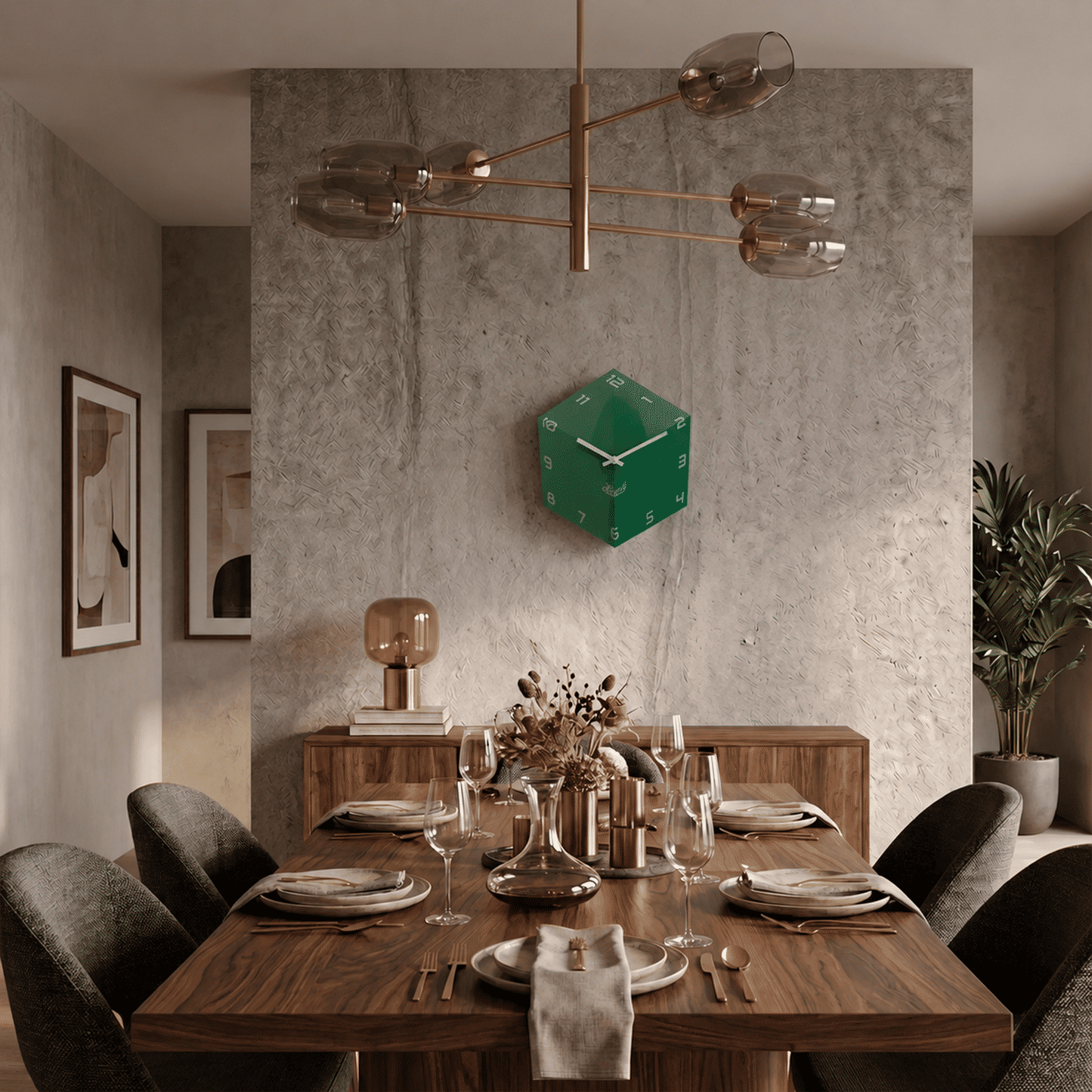 Reloj de pared de acrílico: cubo verde con manecillas y números blancos en la pared, analógico