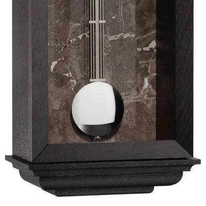 Reloj de pared: caja de madera oscura con pomo de péndulo blanco e incrustación de mármol
