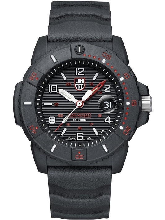 Schwarze Herrenuhr mit schwarzem Kautschukband, Zifferblatt mit roten Markierungen und Datum