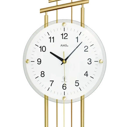 Wanduhr-Zifferblatt mit AMS-Schrift und Messingzeigern