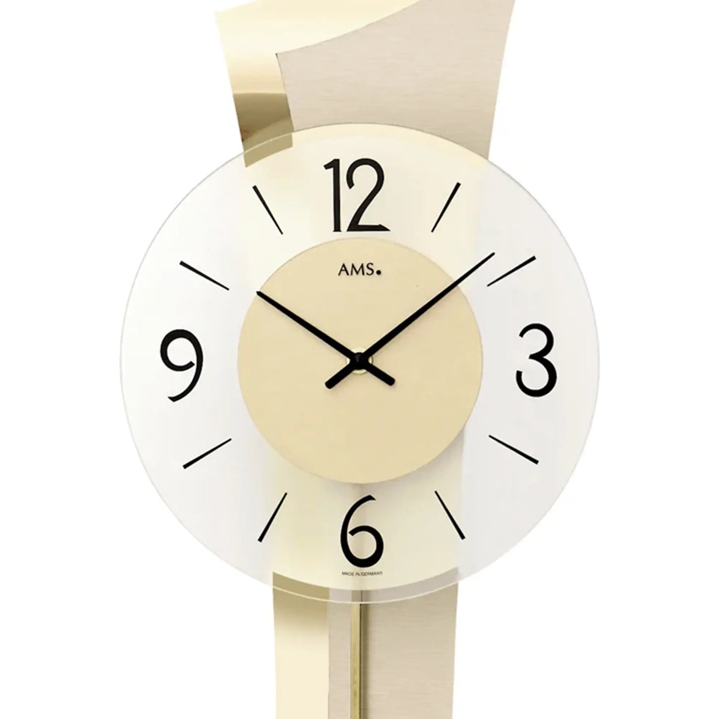 Wanduhr-Zifferblatt mit AMS-Logo, schwarzen Zeigern und beigem Mittelfeld am Holzgehäuse
