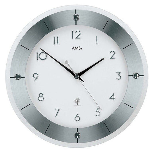 Neue Armbanduhren und Wanduhren 2015 - Zeit für etwas Neues?