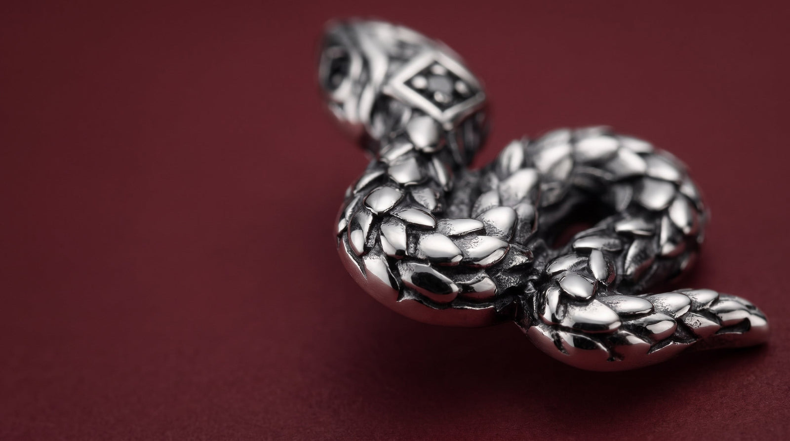 Silber, Vergoldung und Titan beim Schmuck: Materialien einordnen
