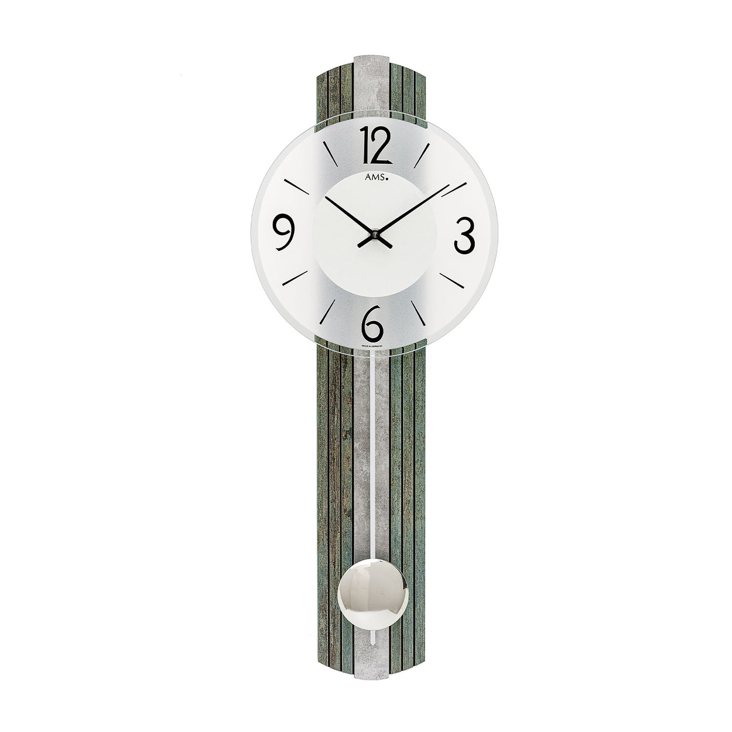Väggklocka med rund vit urtavla och synligt pendel