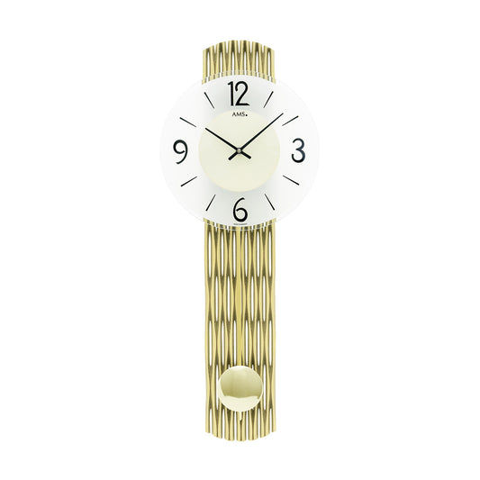 Wanduhr mit rundem weißem Zifferblatt, Messinggehäuse und Pendel