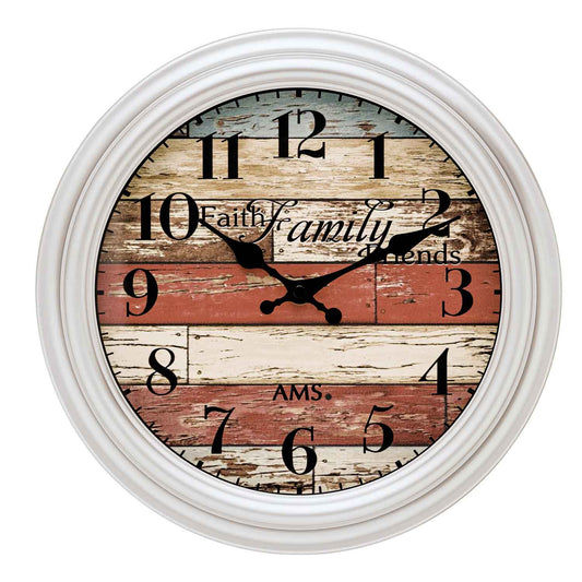 Runde Wanduhr mit silberfarbenem Kunststoffgehäuse, Mineralglas und Zifferblatt mit großen Zahlen