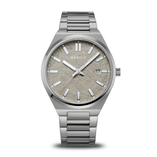 Herrenuhr mit silbernem Metallarmband, grauem Zifferblatt und weißen Indexen