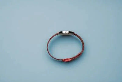 Bering Classic 12131-303 Damen Armbanduhr Rot • Saphirglas • Milanaise-Armband, Bild 5