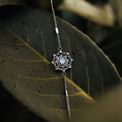 Aphonia Bracelet with Snowflake Charm - Holzkern Model: Jewelry