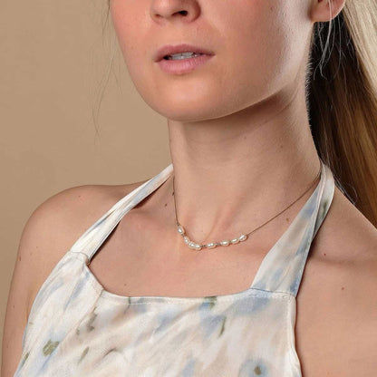 Familytie Necklace (Pearl/Gold) Delicate Necklace with Pearl Pendant - Holzkern Model: Jewelry