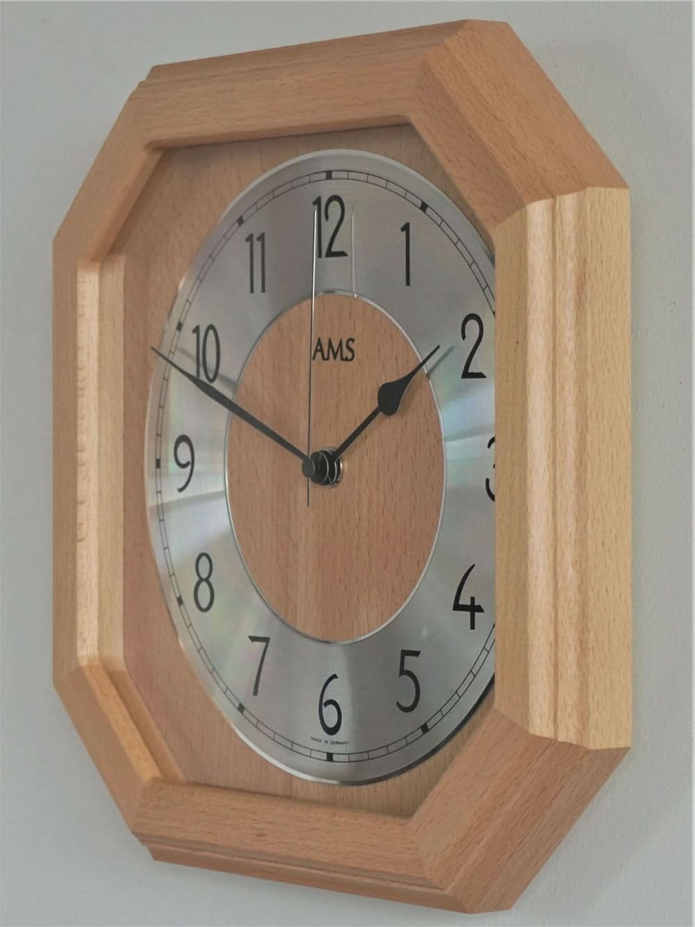 AMS Wall Clock 26x26x5 cm Wood • Radio-controlled • Elegant Beechwood Design