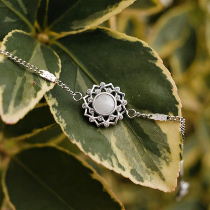 https://www.holzkern.com/media/catalog/product/8/_/8_220124_composition_gem_armband_mondstein_silber_cv_33.jpg