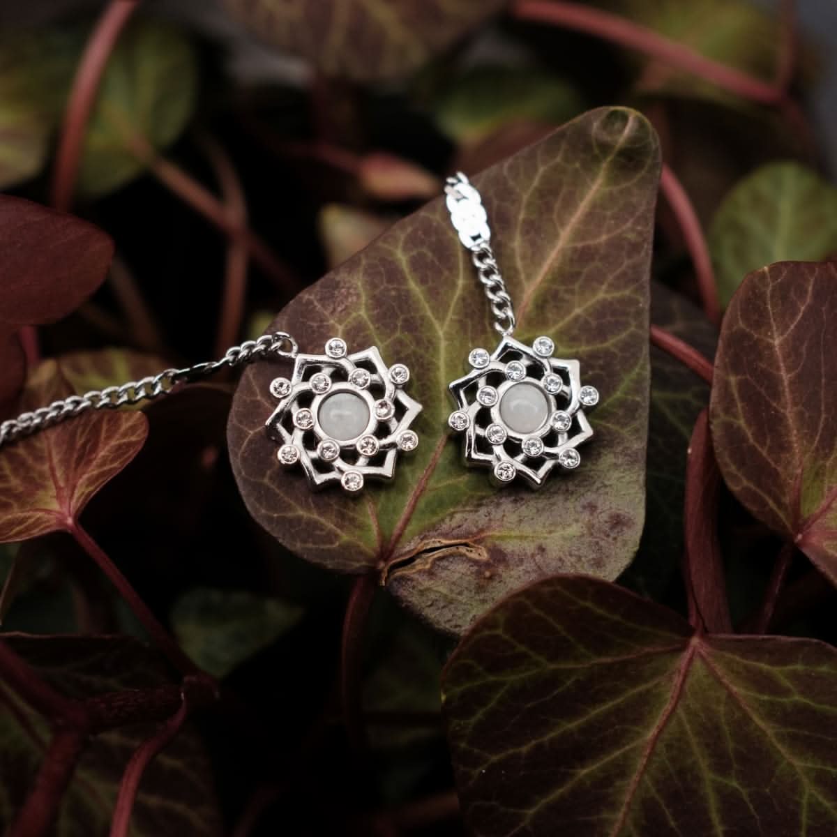 https://www.holzkern.com/media/catalog/product/8/_/8_220124_composition_gem_ohrringe_mondstein_silber_cv_13.jpg