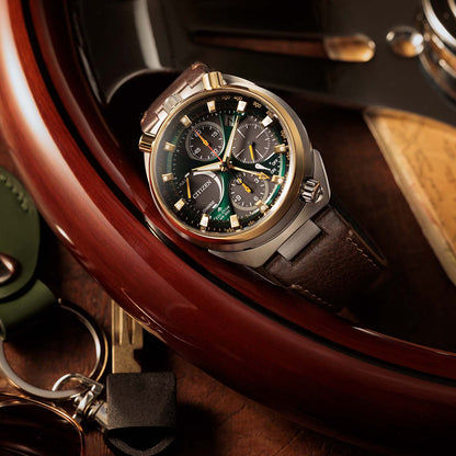 Citizen Promaster Land Armbanduhr auf braunem Lederband, grünes Zifferblatt, goldene Lünette