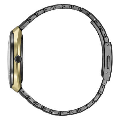 Herren-Armbanduhr in Seitenansicht: schwarzes Metallband und goldfarbene Zierkante