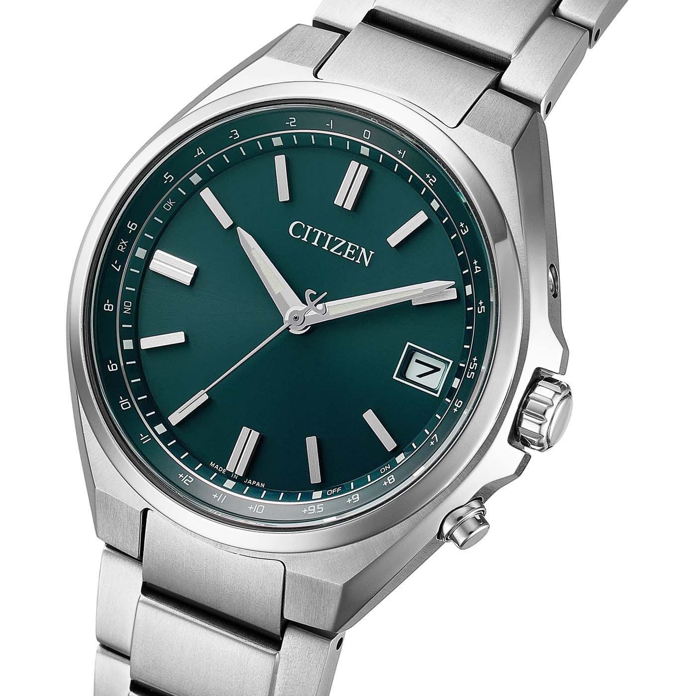 Citizen Super Titanium Armbanduhr Nahansicht: grünes Zifferblatt, silbernes Edelstahlgehäuse