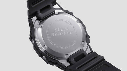 Casio G-Shock Gehäuserückseite mit „Shock Resistant“-Schriftzug und Trageband-Elementen