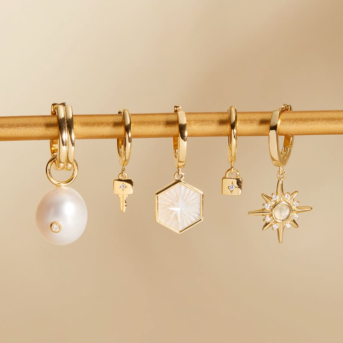 ANIA HAIE E043-04G Creole earrings with oval pearl pendant and zirconia stone