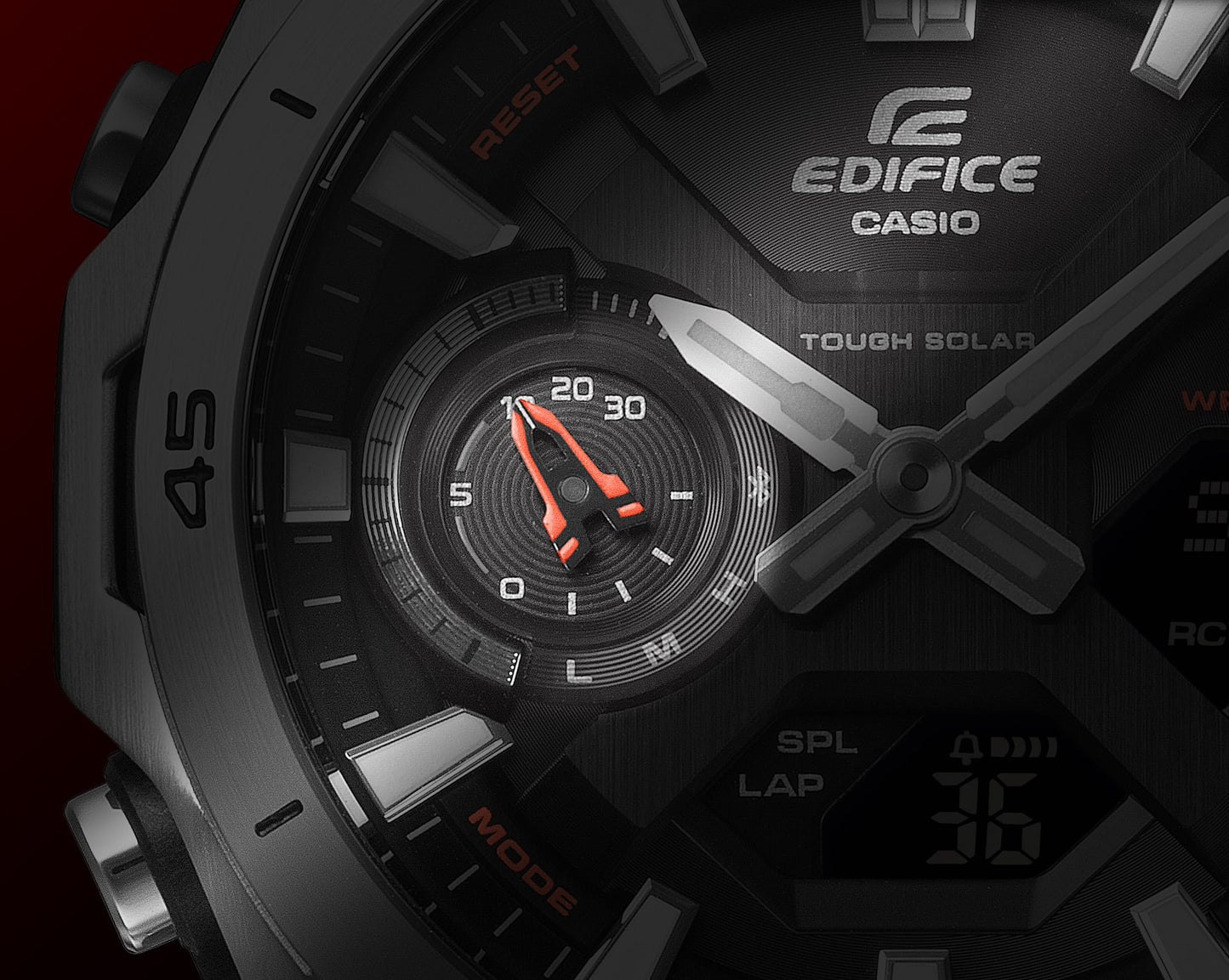 Casio EDIFICE Herrenarmbanduhr-Detail mit orangefarbenen Zeigern und schwarzem Zifferblatt