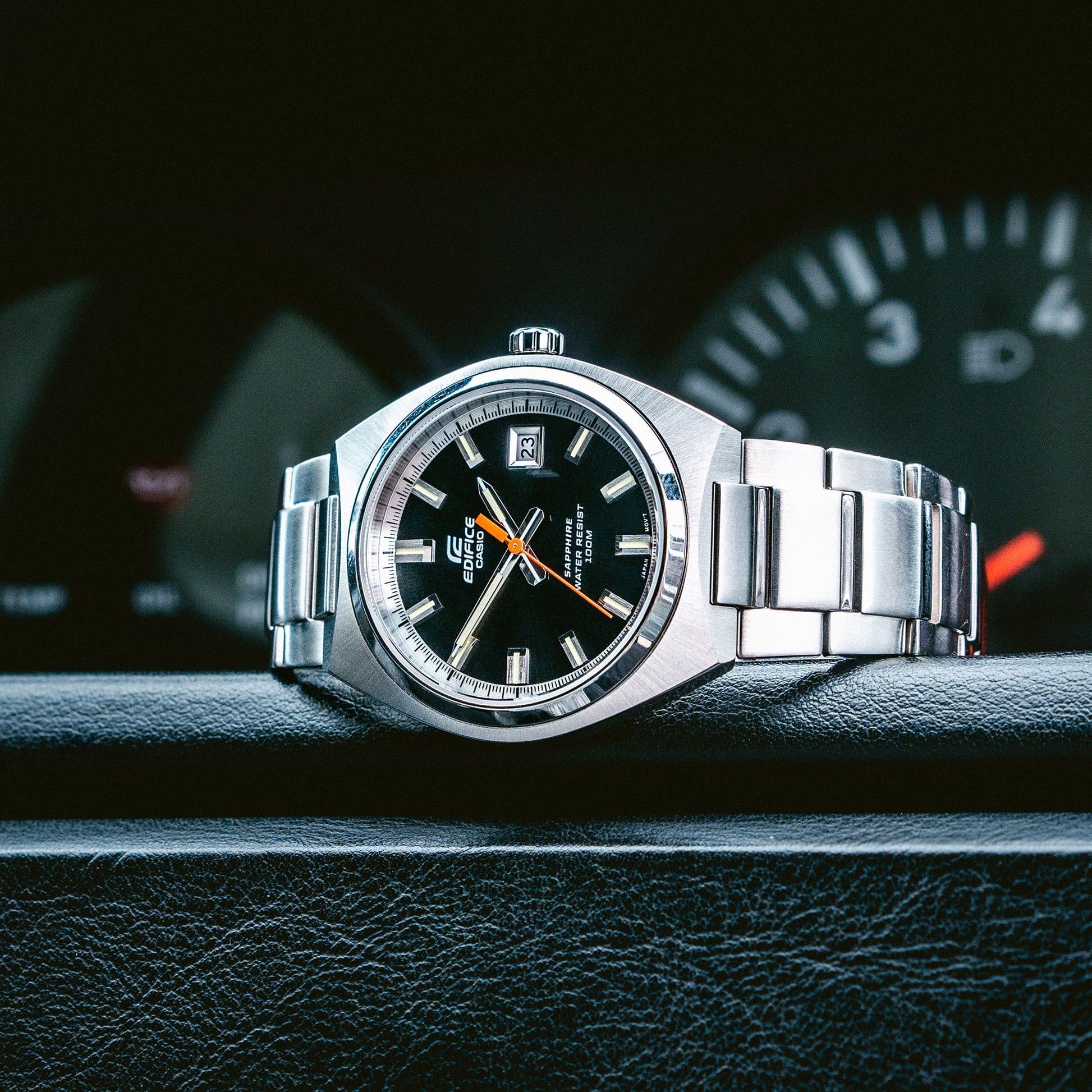 Casio Edifice Herrenarmbanduhr mit Stahlband, schwarzem Zifferblatt und Datumsfenster