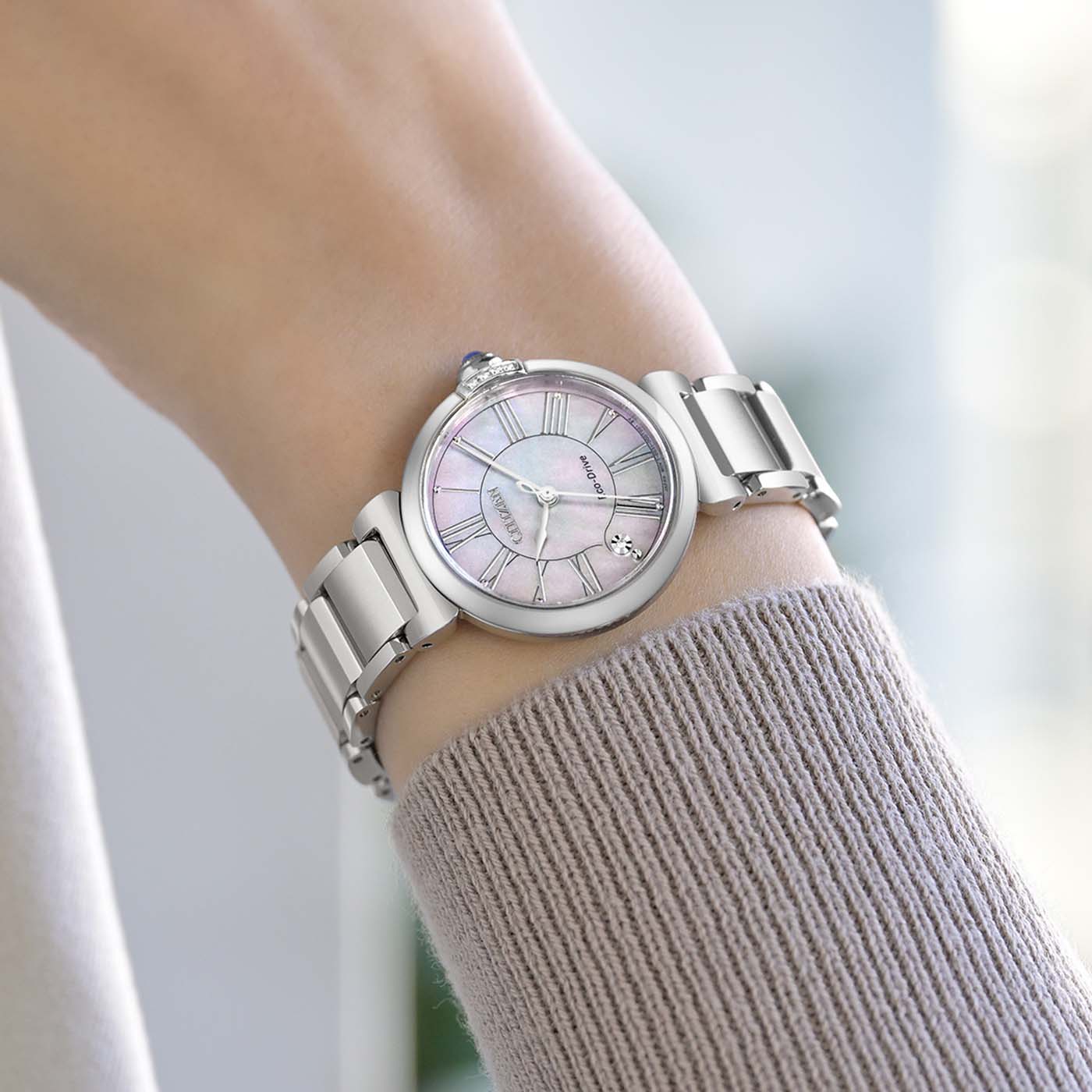 Citizen EM1060-87Y Damenuhr Eco-Drive • Saphirglas • Perlmutt-Zifferblatt, Bild 3