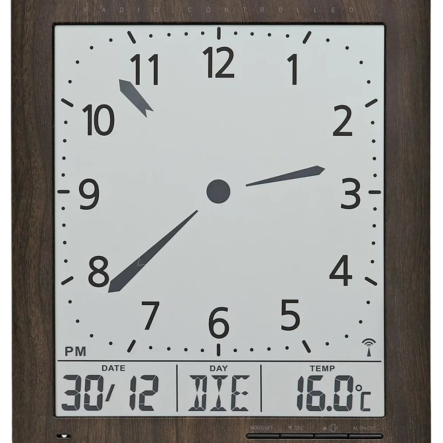 Wanduhr mit Holzrahmen, analoge Zeiger und Display für Datum, Wochentag und 16,0 °C