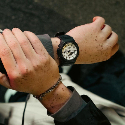Casio G-SHOCK GA-2100WD-1AER Herrenuhr • Monochromatisches Design • Carbon Core Guard, Bild 3