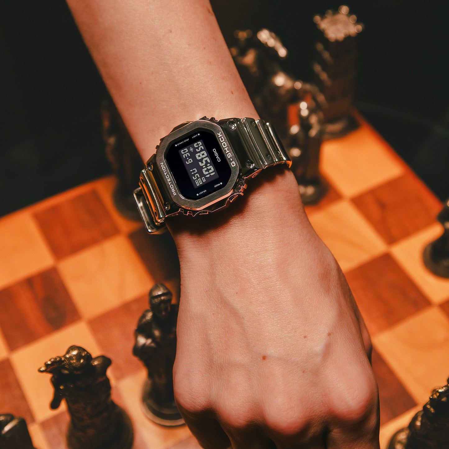 Casio GM-5600YM-8ER G-Shock Herrenuhr Silber • Edelstahllünette • 20 bar wasserdicht, Bild 3