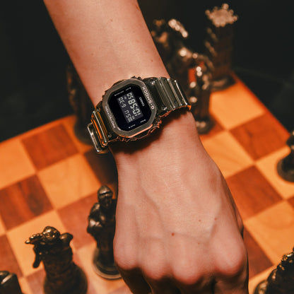 Casio GM-5600YM-8ER G-Shock Herrenuhr Silber • Edelstahllünette • 20 bar wasserdicht, Bild 3