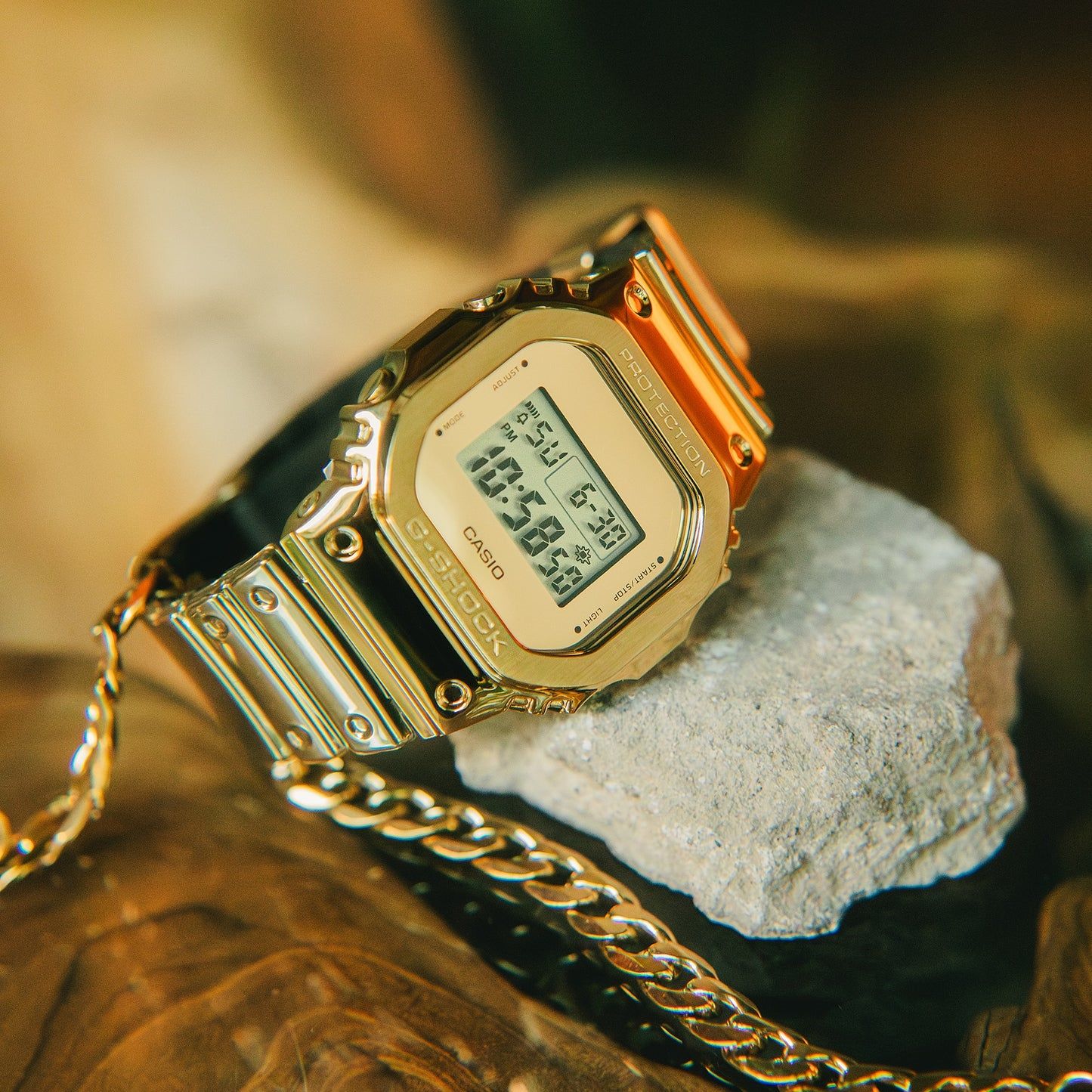 Casio GM-5600YMG-9ER G-Shock Armbanduhr Goldfarben • Metalllünette aus Edelstahl • Wasserdicht bis 20 bar, Bild 4