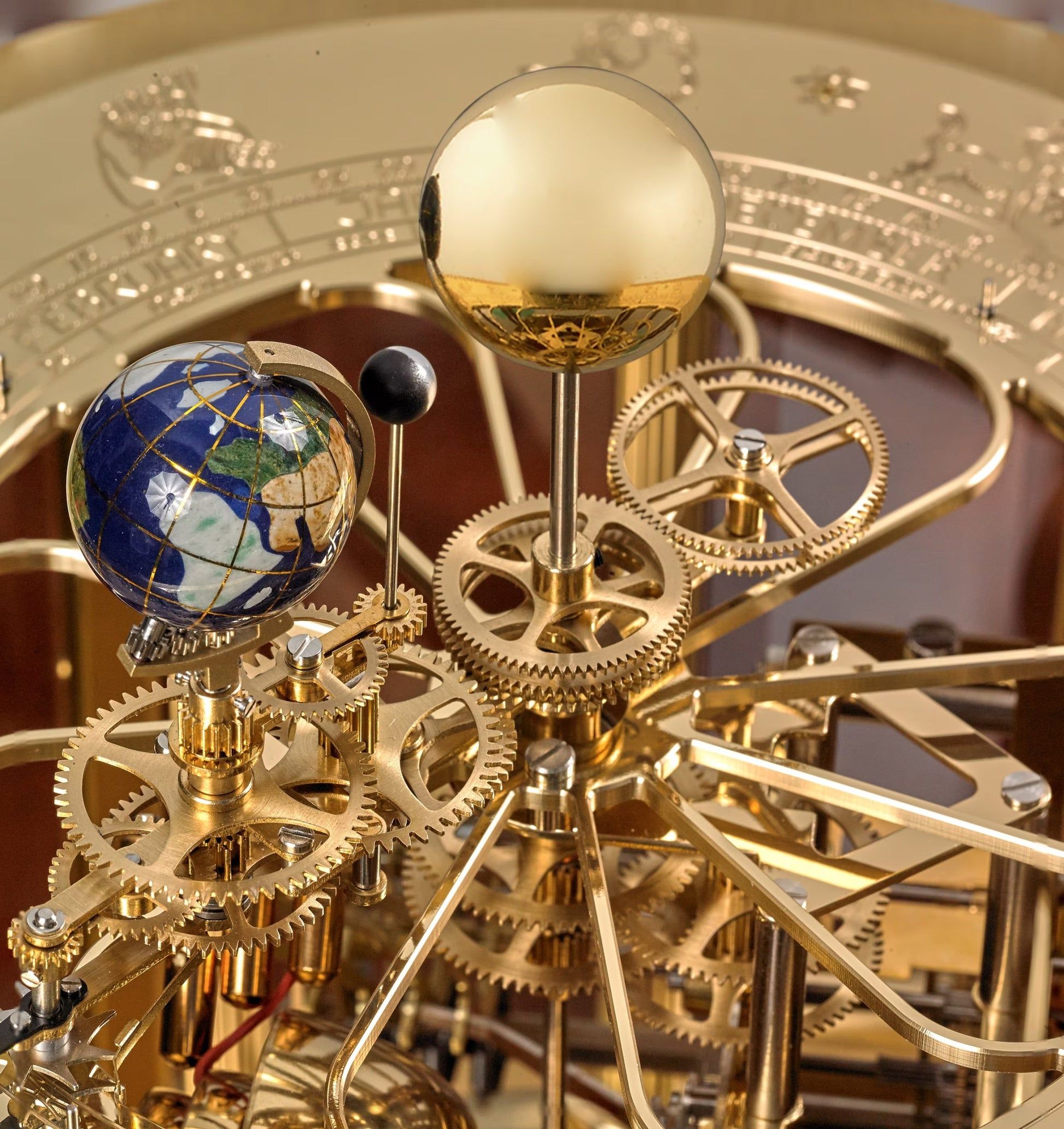 Hermle Tellurium Tourbillon Messing 23069-V30352 Tischuhr • vergoldetes Tourbillon • Tellurium mit Mondphase