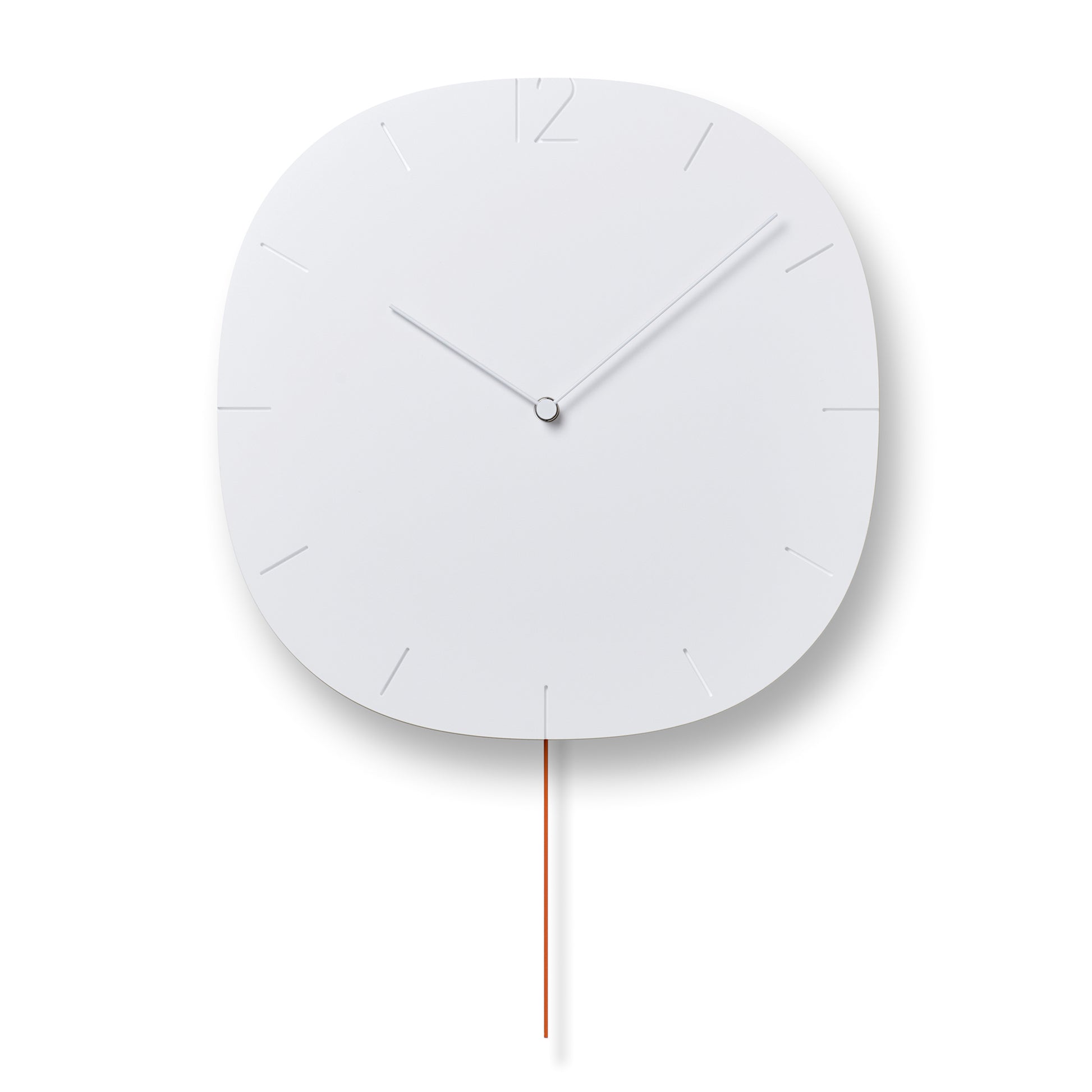 Weiße runde Wanduhr mit feinen Zeigern und rotem Pendelteil