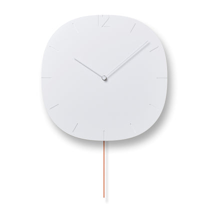 Weiße runde Wanduhr mit feinen Zeigern und rotem Pendelteil