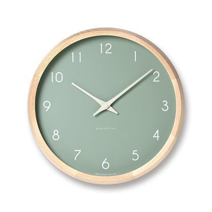 Wanduhr mit grünem Zifferblatt und hellem Buchenholzrahmen