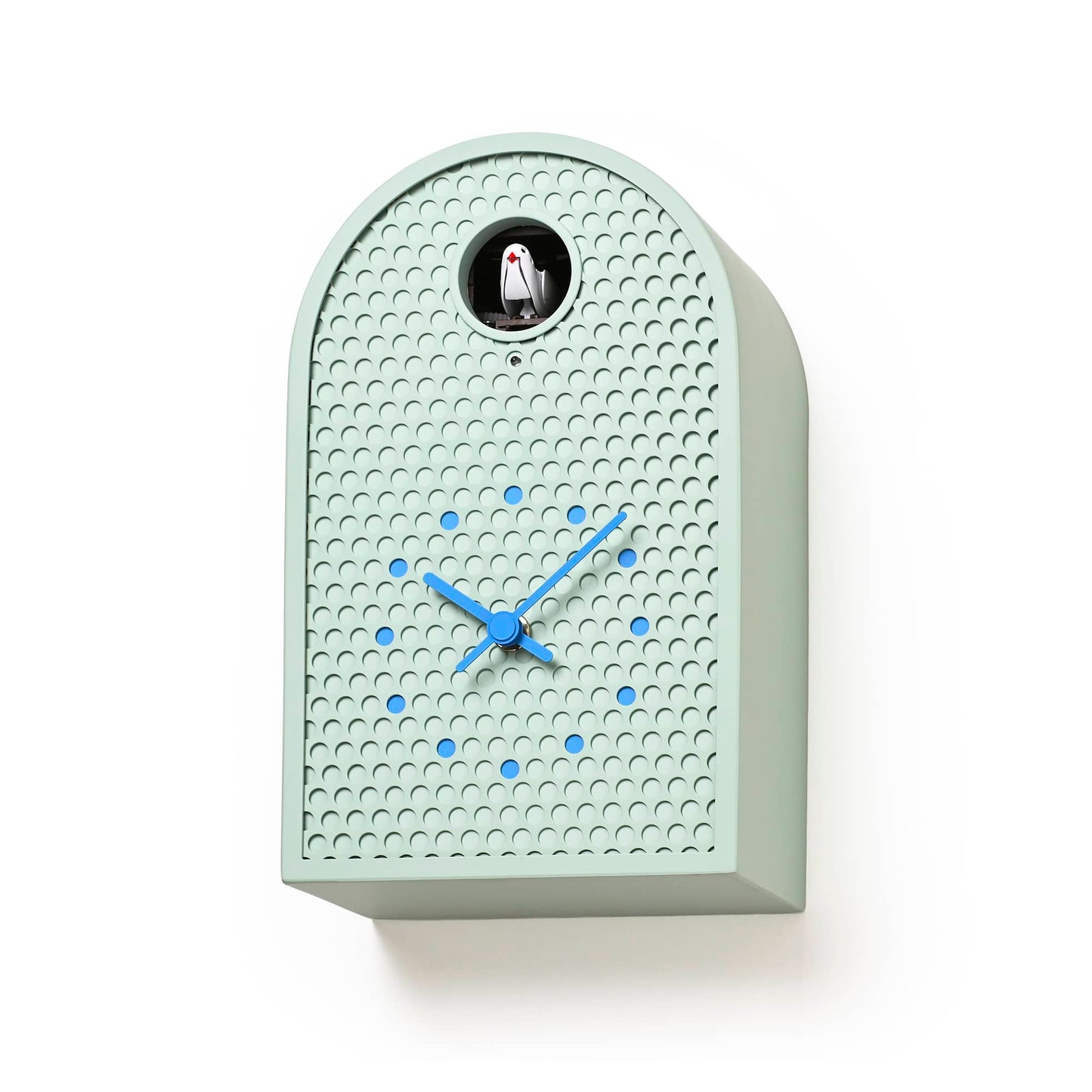 Mintblaue Wanduhr mit Lochmuster, rundem Aufsatz und blauem Minutenzeiger