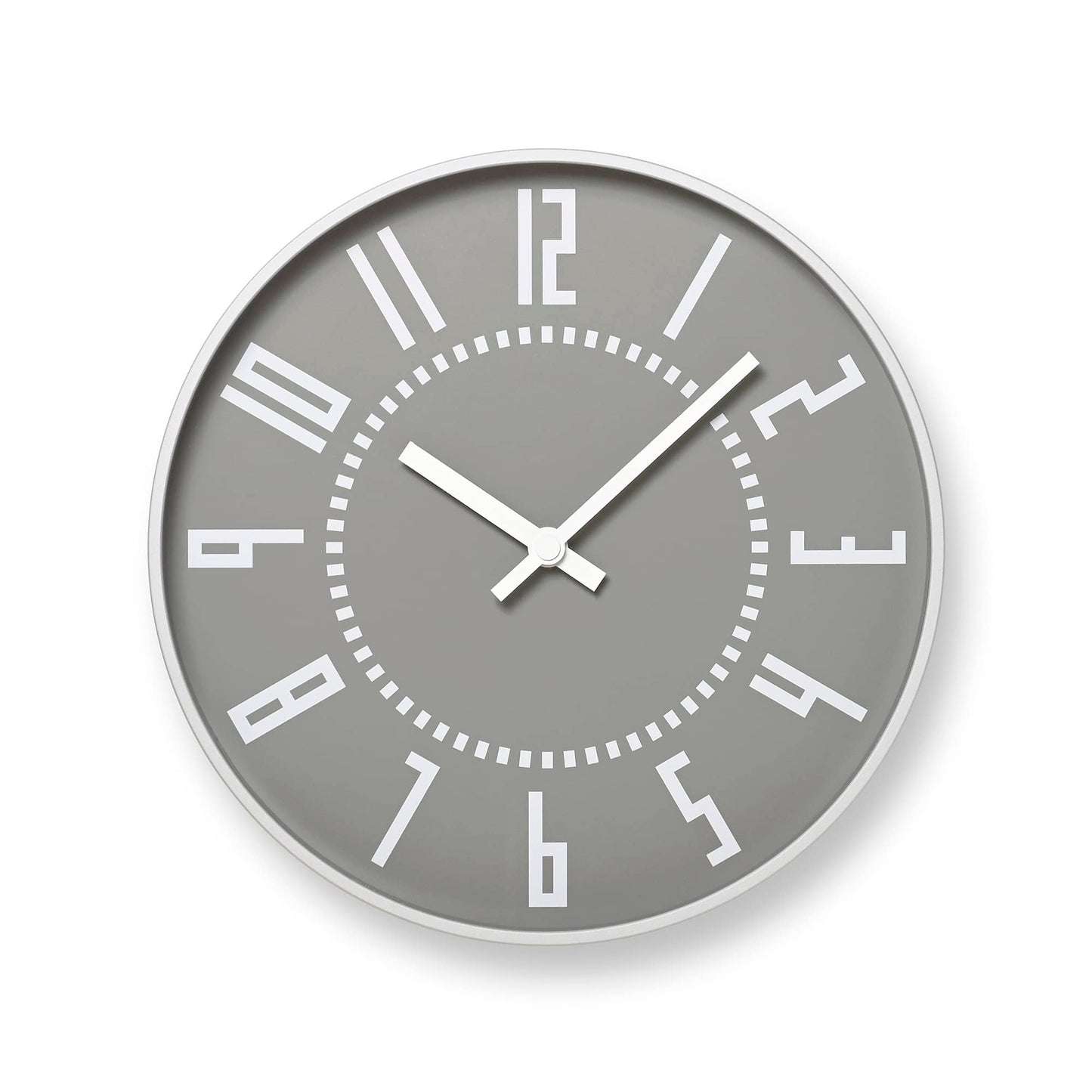 Grau Wanduhr mit weißen Indexen, runden Zeigern und Ziffernstrichen, analog.