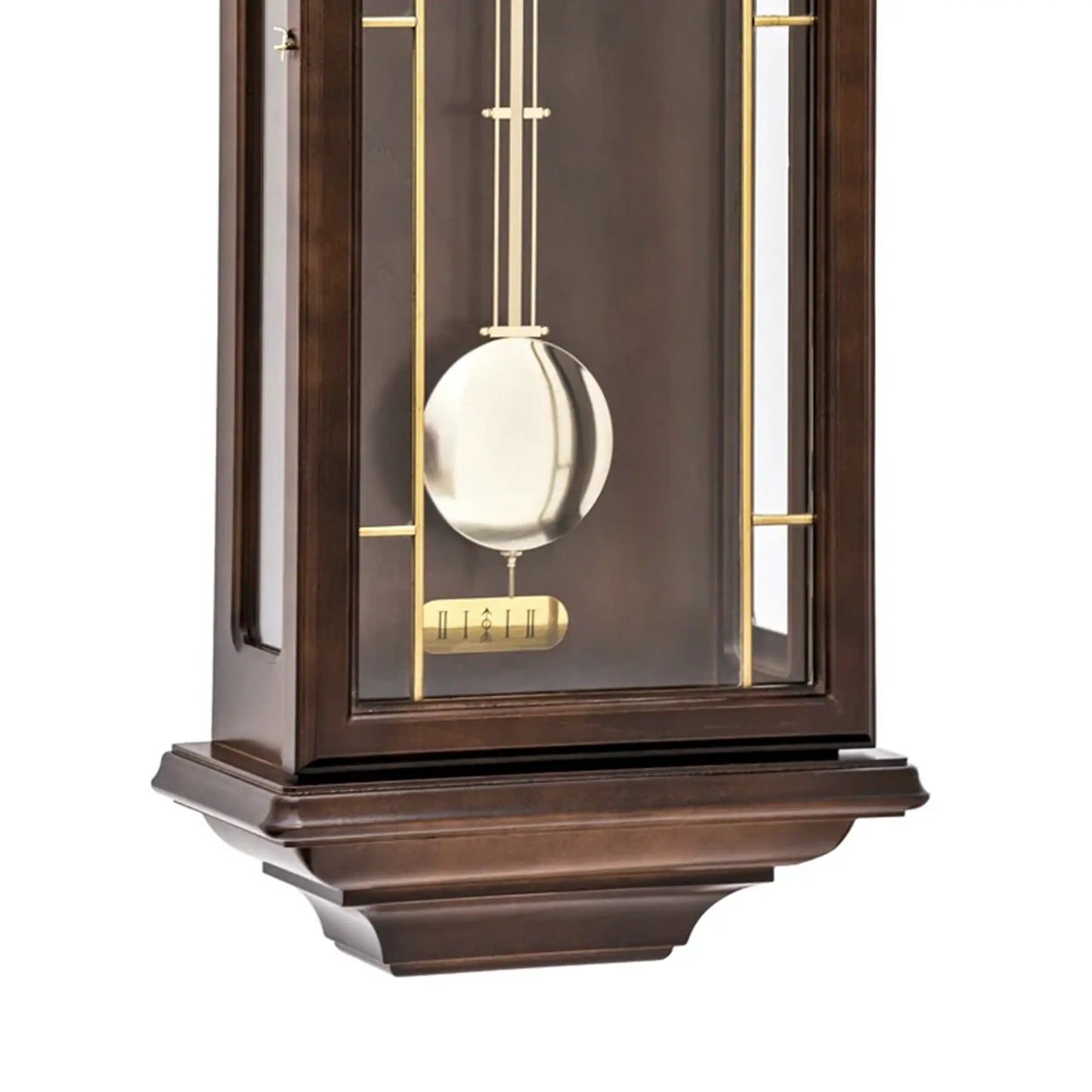 Nussbaum-Wanduhr mit Pendel und goldenem Zifferblatt