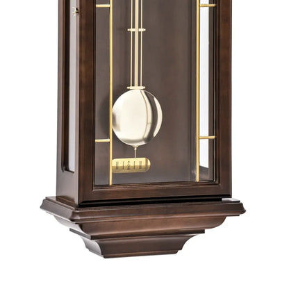 Nussbaum-Wanduhr mit Pendel und goldenem Zifferblatt