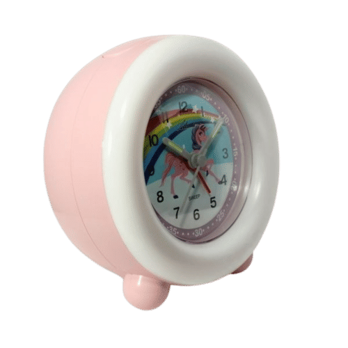 Kinderwecker rosa/weiß, seitliche Ansicht mit rundem Zifferblatt und Farbmotiv.