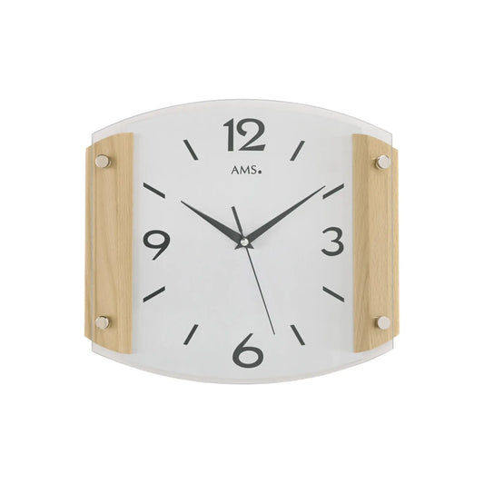 Runde Wanduhr mit hellem Holzrahmen, weißem Zifferblatt und schwarzen Zeigern