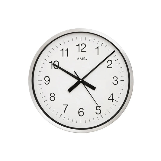 Runde Wanduhr mit weißem Zifferblatt, schwarzen Zeigern und arabischen Zahlen