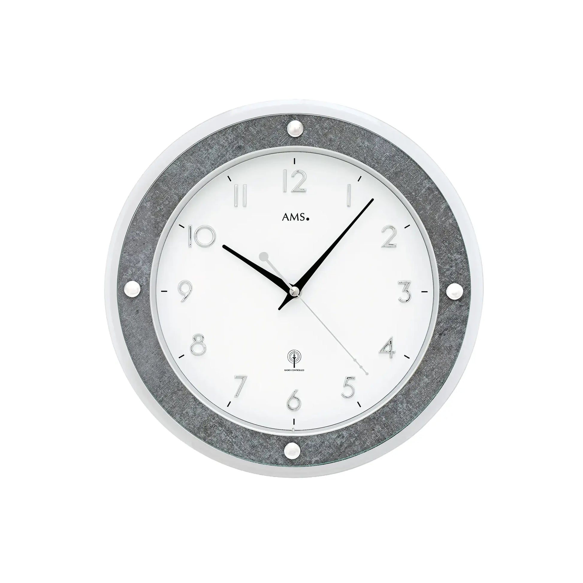 Runde Funk-Wanduhr: grauer Außenring, weißes Zifferblatt mit schwarzen Zeigern und Zahlen