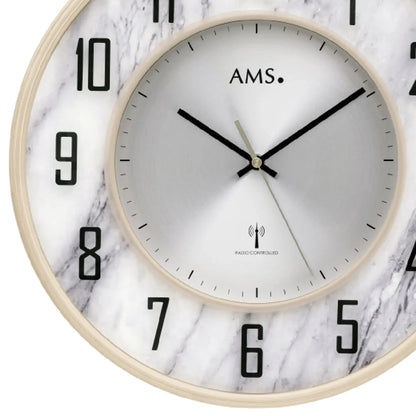 AMS Funk-Wanduhr mit analogem Ziffernblatt, schwarzen Zeigern und marmorierter Umrandung